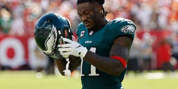 Breaking News: Philadelphia Eagles offense in turmoil: locker room tension rises as players point fingers amid offensive slump