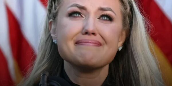 ‘SUCH AN HONOR’: Erika Kirk Accepts Medal of Freedom for Late Husband Charlie Kirk — Honored by Trump on His 32nd Birthday 🇺🇸