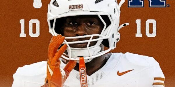 Halftime Drama: Texas Longhorns and Kentucky Wildcats Deadlocked 10–10 in a Tense Battle of Wills