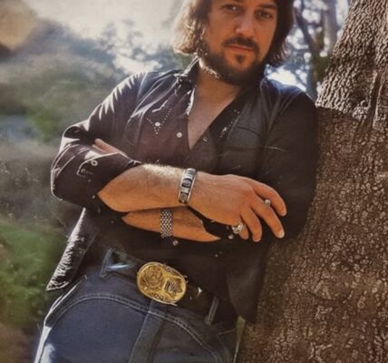 “Shine” — Waylon Jennings’ Steady Call to Keep Moving Through the Darkness