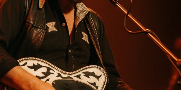 “HE LEFT US YEARS AGO — BUT SOME VOICES NEVER FADE.”