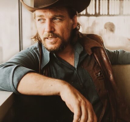 “Mona” — A Gentle Whisper from the Outlaw Heart of Waylon Jennings
