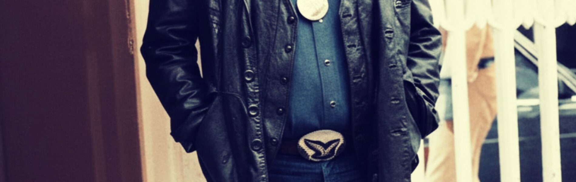 “I Can’t Keep My Hands Off of You” — Waylon Jennings Unleashes a Different Kind of Fire