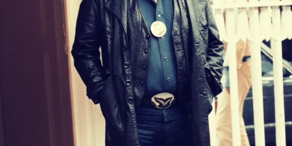 “I Can’t Keep My Hands Off of You” — Waylon Jennings Unleashes a Different Kind of Fire