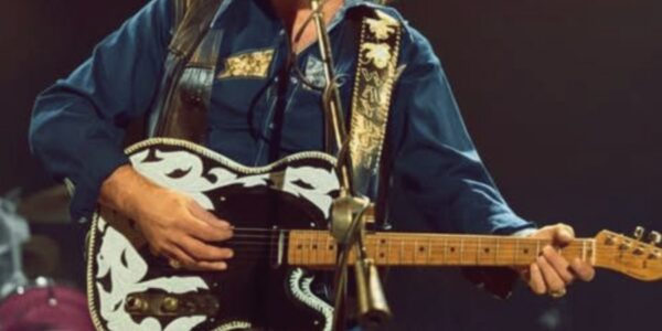 Heart on His Sleeve: Now Everybody Knows by Waylon Jennings