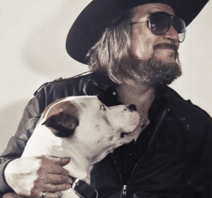 Lost-and-Found Heart in “What’s Left of Me” by Waylon Jennings