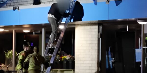 19-jarige vrouw twee uur opgesloten in parkeergarage – een komisch avontuur in Hillegom!🔥👇