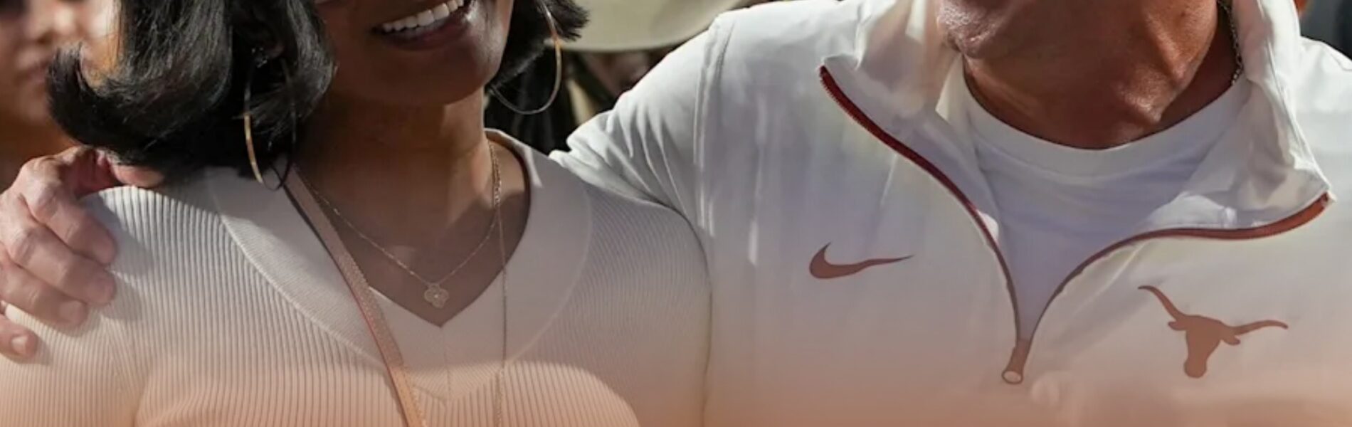 🏆 “THANK YOU FOR BELIEVING IN MY HUSBAND” – THE EMOTIONAL STORY BEHIND STEVE SARKISIAN’S HEARTFELT VICTORY AND THE TEXAS LONGHORNS’ 34–31 TRIUMPH OVER VANDERBILT 🧡🏈