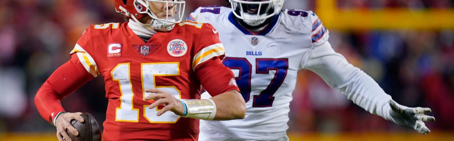 🏈 “REAL FANS DON’T RUN WHEN THINGS GET TOUGH” — KANSAS CITY CHIEFS KINGDOM REMINDS THE WORLD WHAT TRUE LOYALTY LOOKS LIKE ❤️🔥