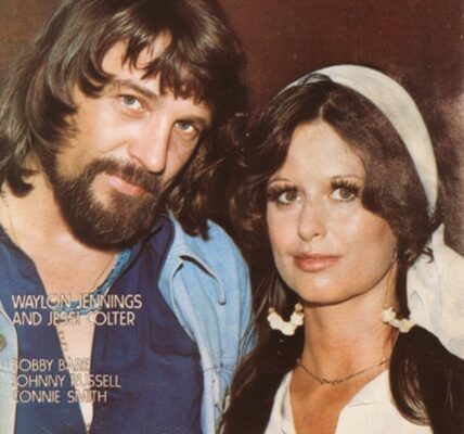 Standing Guard in the Heart: “Girl I Can Tell (You’re Trying to Work It Out)” by Waylon Jennings