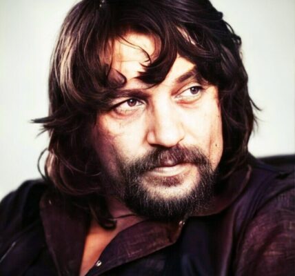 The Quiet Ache in Grey Eyes You Know — Waylon Jennings in Reflection