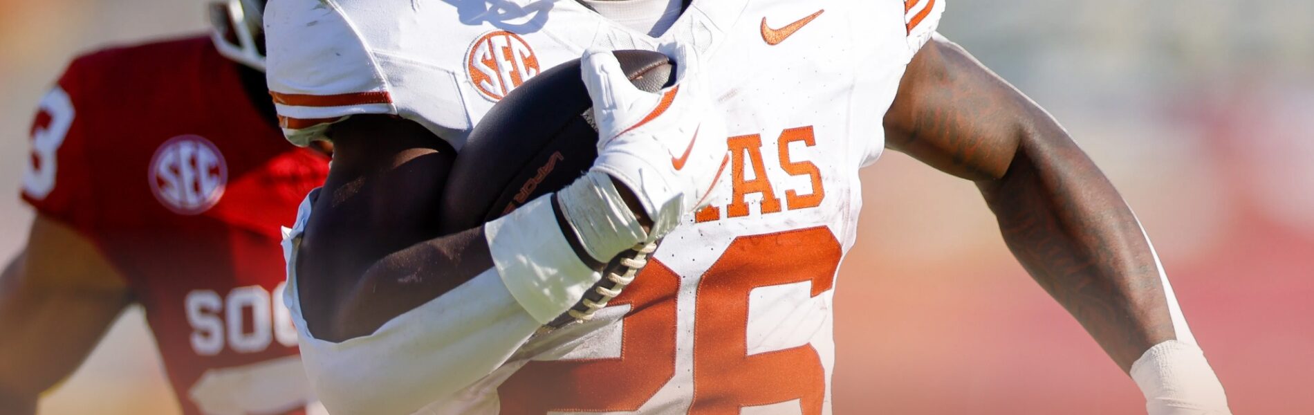 Longhorns Rookie’s Heartbreaking Story Before His NCAA Breakthrough — “They Both Came Back, But I Was Already Home”