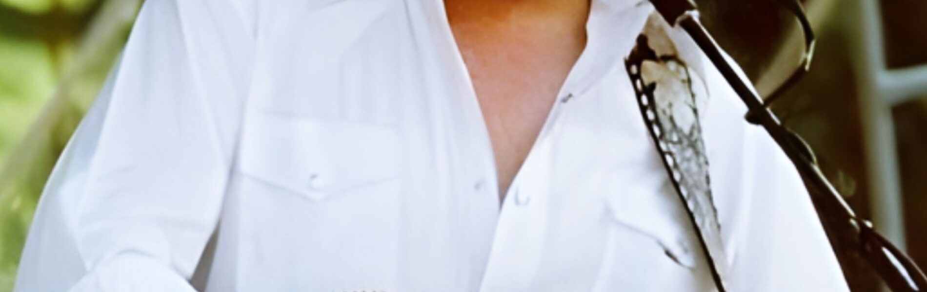 THE OUTLAW’S CONFESSION: The lights burned low, and the crowd roared with that wild energy only Waylon Jennings could summon. Then came the opening chords of “I’ve Always Been Crazy” — a song that wasn’t just performed, it was lived.