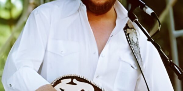 THE OUTLAW’S CONFESSION: The lights burned low, and the crowd roared with that wild energy only Waylon Jennings could summon. Then came the opening chords of “I’ve Always Been Crazy” — a song that wasn’t just performed, it was lived.