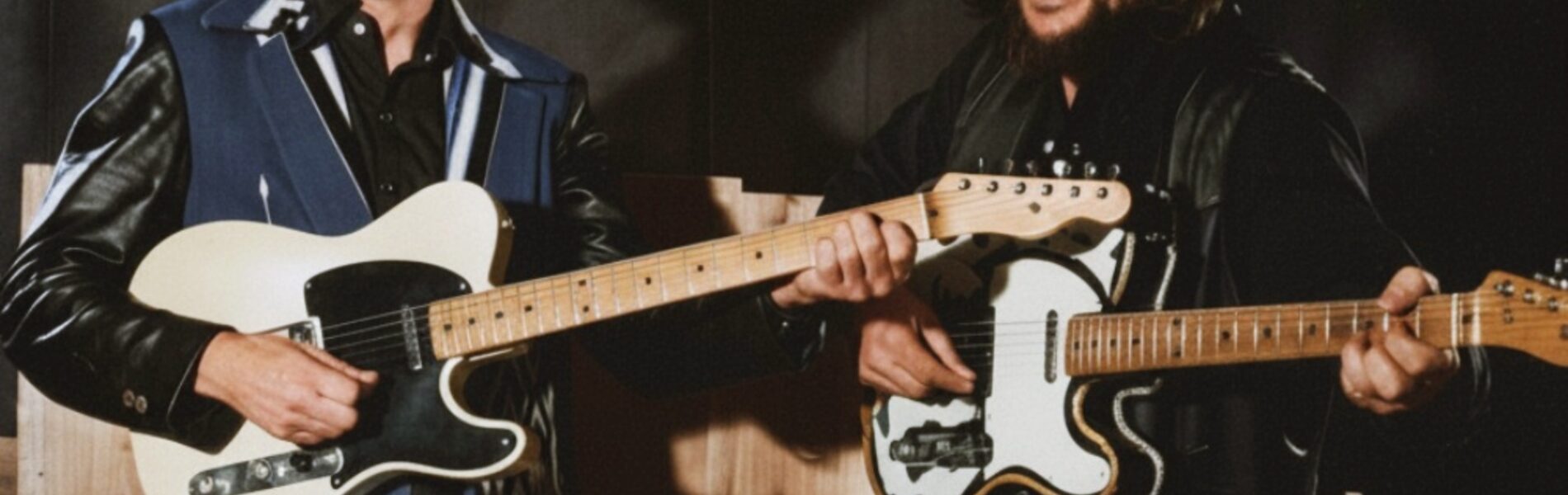 A Bold Duet of Swagger: Waylon Jennings & Jerry Reed’s “Hold On, I’m Comin’”