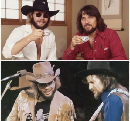 WHEN OUTLAWS COLLIDED: Waylon Jennings and Hank Williams Jr. Set the Stage on Fire With “Mind Your Own Business” and “The Conversation”