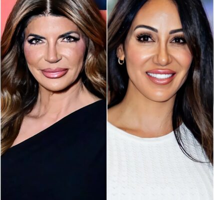 “Teresa Giudice Surprises Melissa Gorga at BravoCon, Teases Tearful Reunion Moment with Joe – But Why Were She and Luis Separated from the RHONJ Cast?”