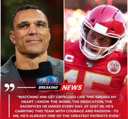Legendary Tony Gonzalez Slams Critics, Defends Patrick Mahomes’ Leadership Amid Growing Backlash