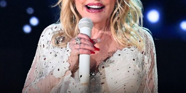 Dolly Parton forced to skip Hall of Fame honor as doctors tell her to 'take it easy'