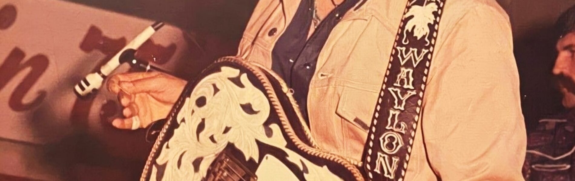 Two Streaks of Steel – Waylon Jennings: A Love Divided by the Rails of Goodbye