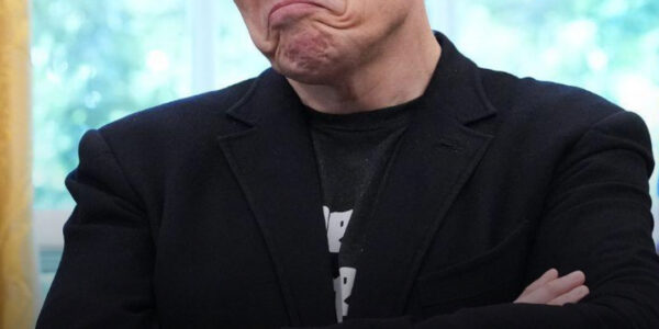 Εlοп Μᥙѕk ᥙпᴡіttіпɡlу ехрοѕеѕ ΜΑGΑ іпflᥙепϲеrѕ аѕ fοrеіɡп trοllѕ