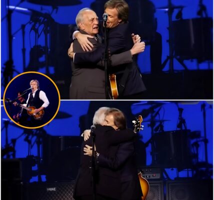 Paul McCartney stopped mid-song, pointed at a 70-year-old fan following 12 shows—20,000 erupted in stunned, thunderous applause.