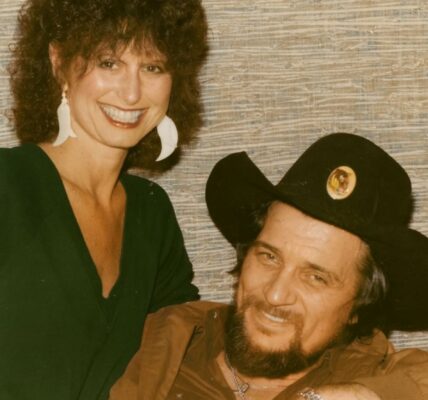 “BEHIND THE LEGEND WAS A WOMAN HOLDING HERSELF TOGETHER THROUGH EVERY STORM.” Jessi Colter once said the world only ever saw Waylon Jennings under the bright lights — not the man she faced when the music stopped...