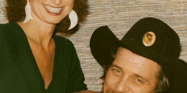“BEHIND THE LEGEND WAS A WOMAN HOLDING HERSELF TOGETHER THROUGH EVERY STORM.” Jessi Colter once said the world only ever saw Waylon Jennings under the bright lights — not the man she faced when the music stopped...