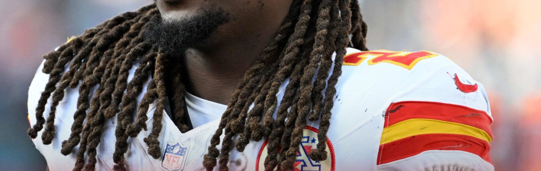 BREAKINGNEWS Kareem Hunt shocks Kansas City by using first NFL paycheck to buy his mother a home