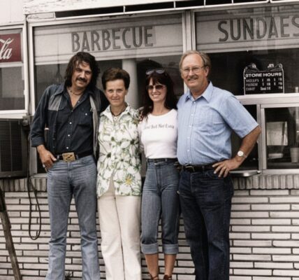 When the Heart Leaves Town: She’s Gone, Gone, Gone by Waylon Jennings