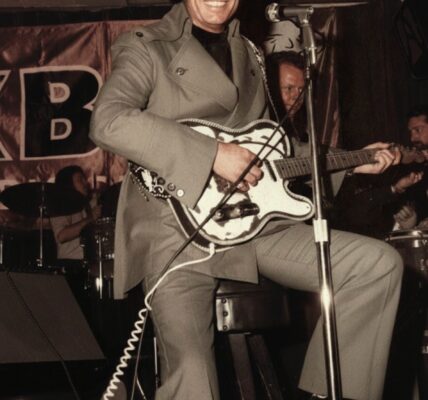 Waylon Jennings – White Lightning