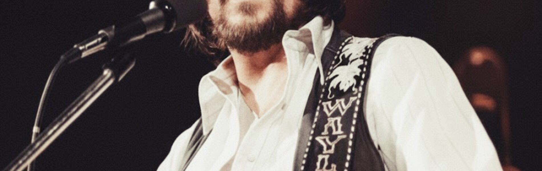 Waylon Jennings – I Ain’t Living Long Like This