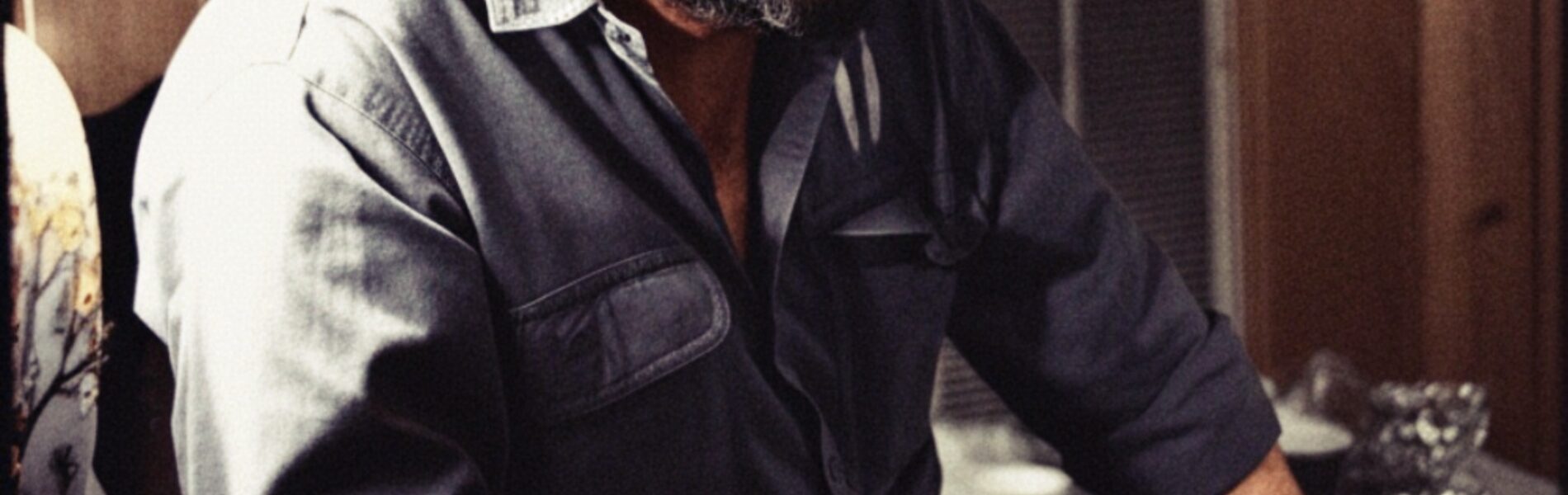 When Youth Meets Heart: Waylon Jennings’ “Falling for You”