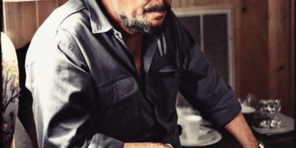 When Youth Meets Heart: Waylon Jennings’ “Falling for You”