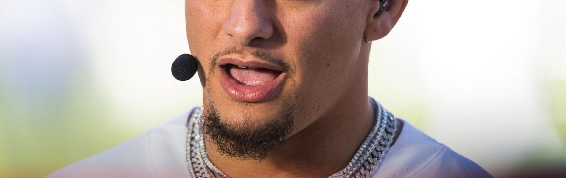 BREAKING NEWS: Patrick Mahomes Stuns NFL With Bold Pay-Cut Promise to Stay in Kansas City