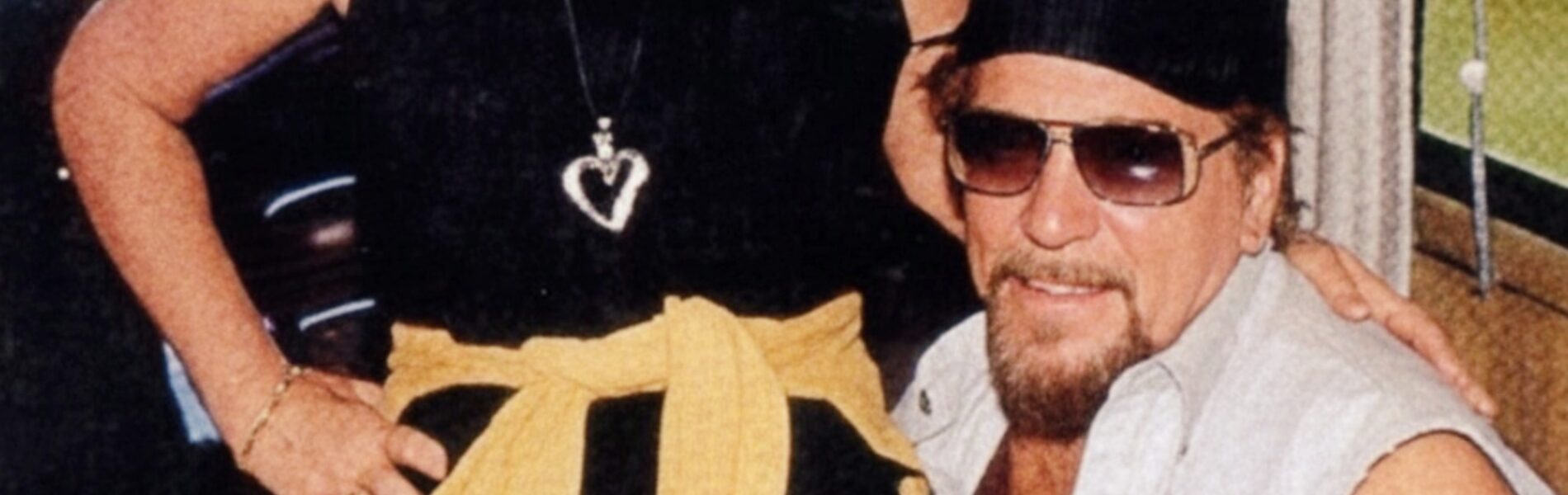 “Got a Lot Going for Me” by Waylon Jennings — A Subtle Declaration in the Outlaw Era