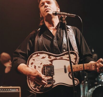 Waylon Jennings – Only Daddy That’ll Walk the Line