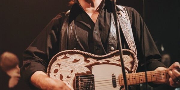 Waylon Jennings – Only Daddy That’ll Walk the Line