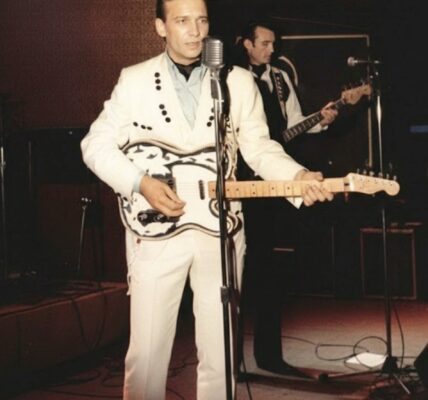 Waylon Jennings – The Taker