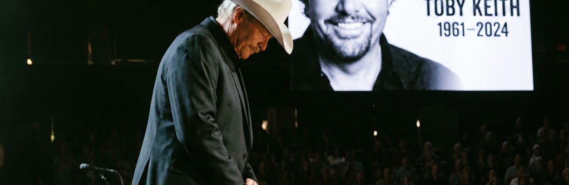 Alan Jackson Honors Toby Keith With a Heartbreaking Performance of “Where Were You” in Front of 80,000 Fans